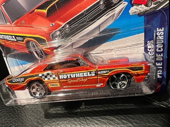Hot Wheels ’68 Dodge Dart leksaksbil röd