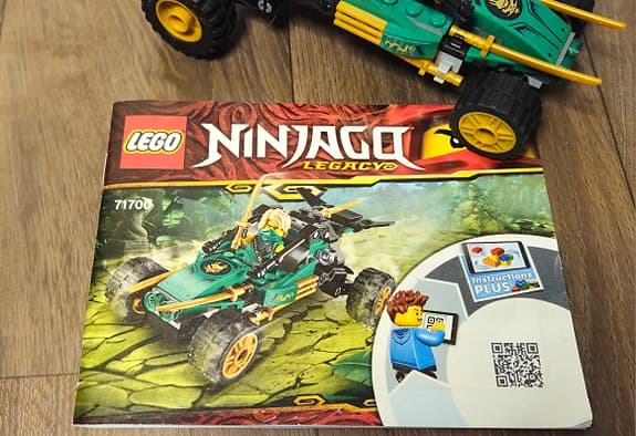 Lego Ninjago Legacy lekset buggy med minifigur 71700