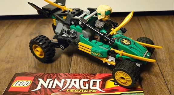 Lego Ninjago Legacy lekset buggy med minifigur 71700