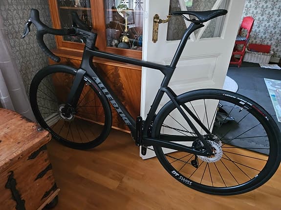 Allebike industrie 105 Di2 small bytes mot medium
