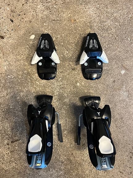 Atomic skidbindningar svart/vit nc5