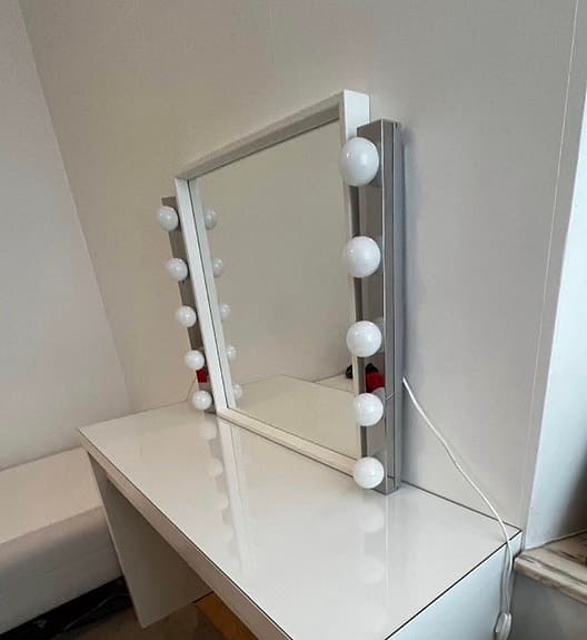 IKEA sminkspegel med belysning vit