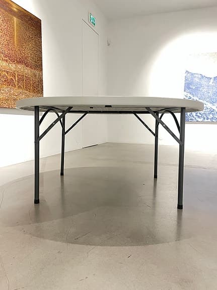 2 ihopfällbara matbord för 8 pers säljes billigt