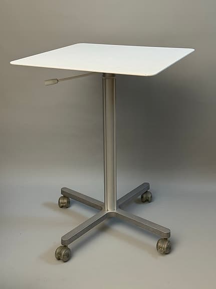 Abstracta MIXX – höj/sänkbart designbord i industrikänsla