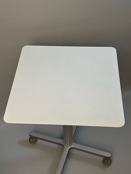 Abstracta MIXX – höj/sänkbart designbord i industrikänsla