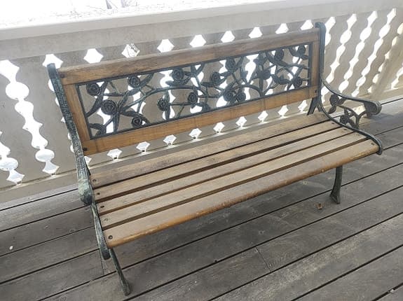 Trädgårdsbänk i gjutjärn och trä