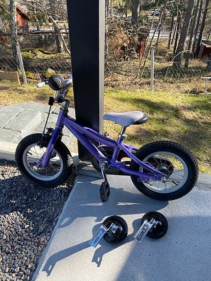 Specialized barncykel 12” lila