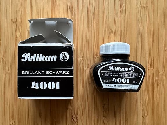 Oöppnad Vintage. Pelikan 4001 bläckflaska briljant svart.