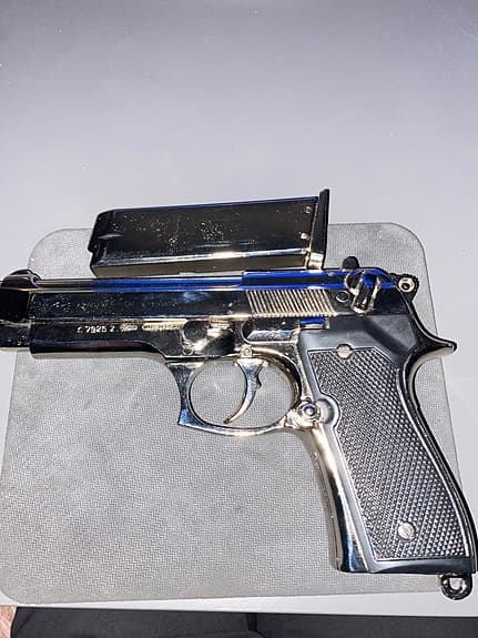 Replika pistol 92F silverfärgad