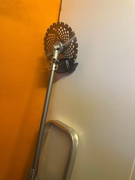 Röjsåg i nyskick, slytrimmer grästrimmer