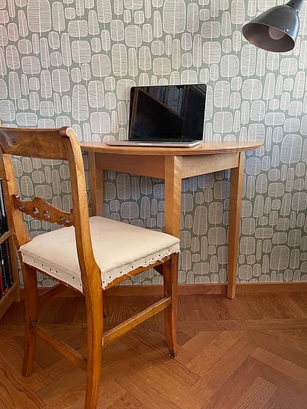 Halvmånebord i björk