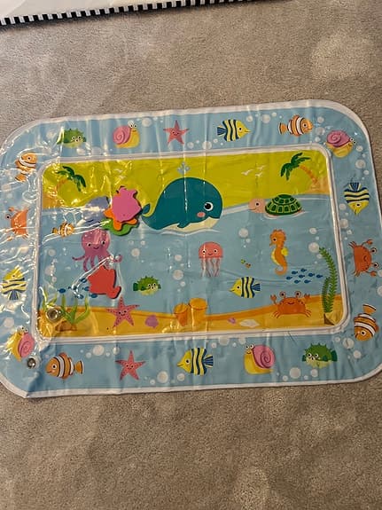 Vattenfylld bebislekmatta för magläge
