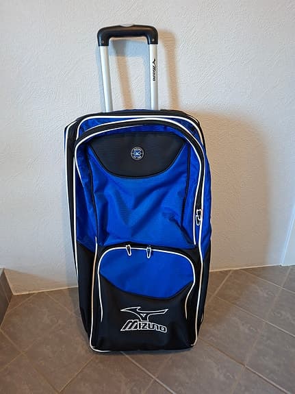 Mizuno resväska med hjul blå svart