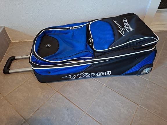 Mizuno resväska med hjul blå svart