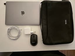 MacBook Air M1 (2020) – 8GB RAM – i mycket fint skick + tillbehör