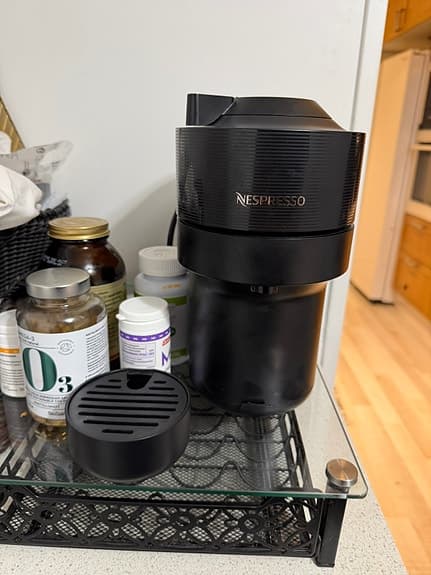 Nespresso Vertuo Pop kaffemaskin svart+ Holder