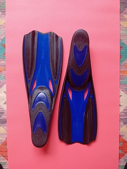 Simfenor, snorkelfenor storlek 44–45 blå svart