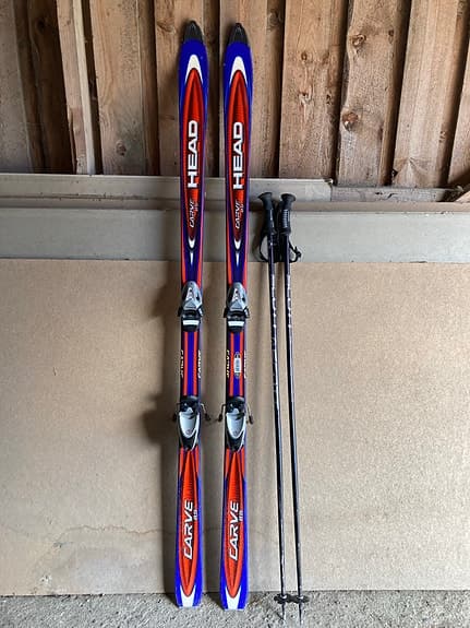 Head Carve alpinskidor med stavar