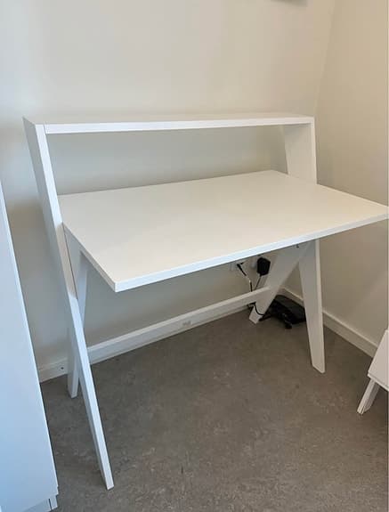 Mio skrivbord vitt