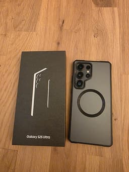 Samsung Galaxy S25 Ultra smartphone svart