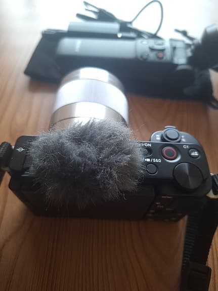 Sony ZV-E10 Paket (2 objektiv + vlogg hangrepp m.m)