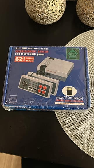 Retro spelkonsol, 621 st inbyggda spel, HDMI utgång.