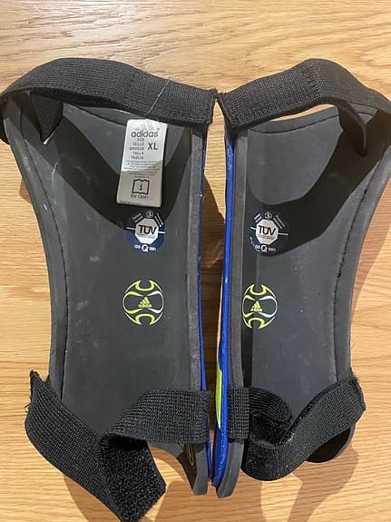 Adidas benskydd fotboll blå/gul storlek XL