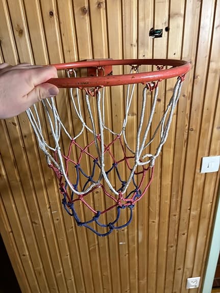 Basketkorg metall med nät röd