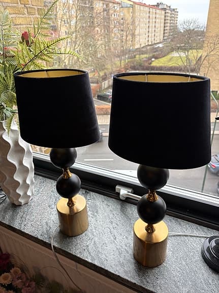 2 fina lampor m skärm