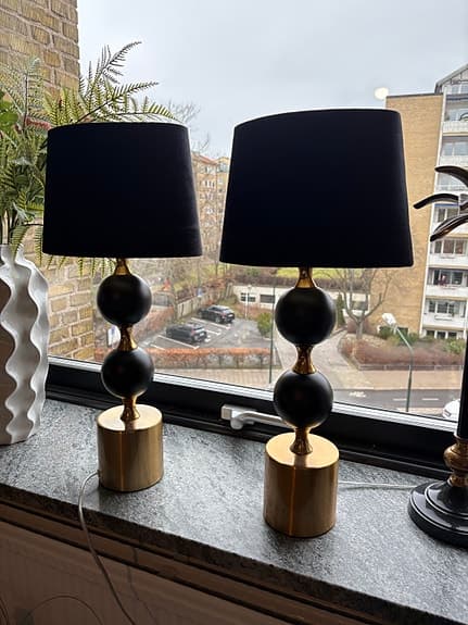 2 fina lampor m skärm