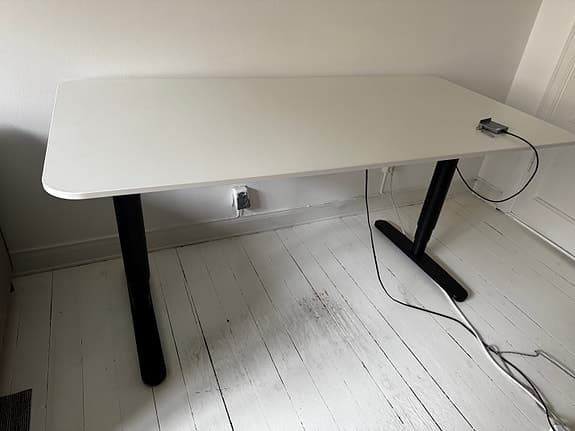 IKEA skrivbord (BEKANT 160x80 cm) vitt med svarta ben (sitt/stå)