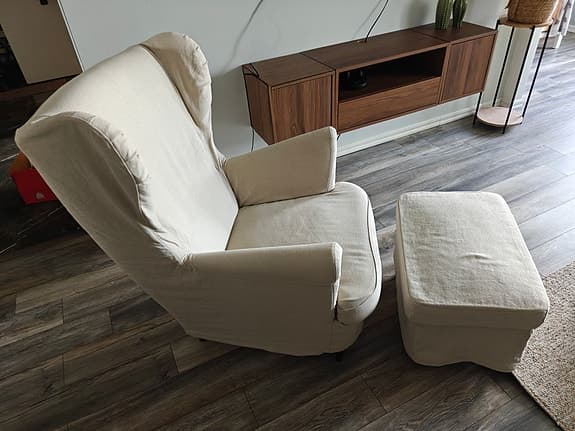 Strandmon IKEA fåtölj med fotpall