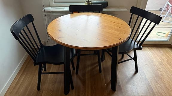 IKEA runt matbord trä svart underrede