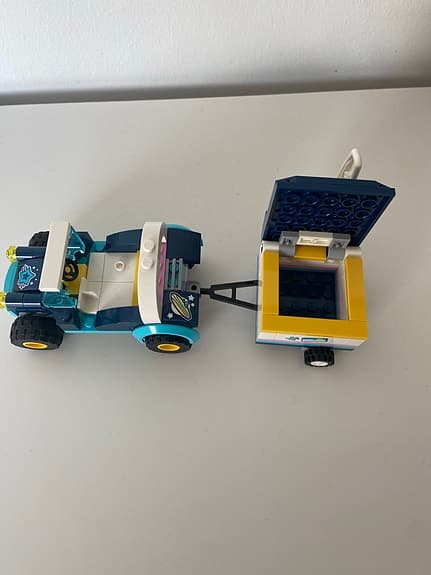 LEGO Friends lekset med bil, släp och minidocka