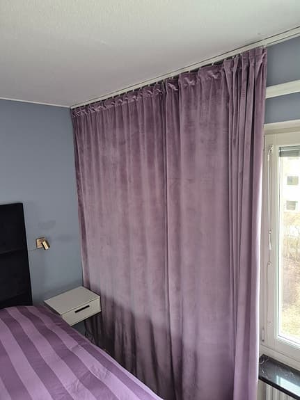 Sammetsgardiner tre stycken 245 x 140 cm. Gardiner sammet