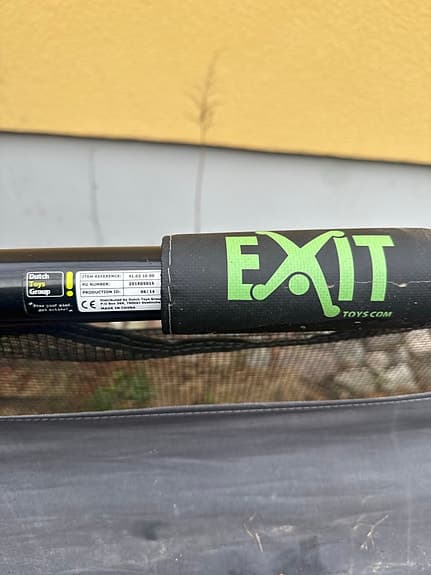 Fotbollsmål av märket Exit.