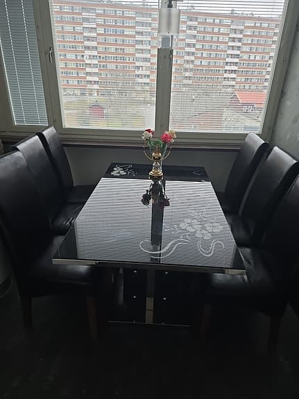 Matgrupp – bord + 6 stolar