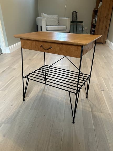 Sängbord i teak