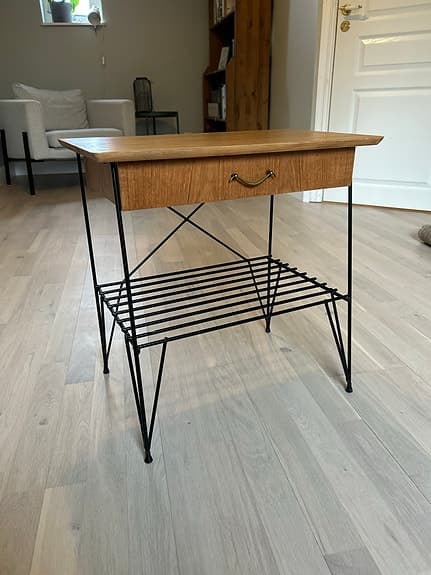 Sängbord i teak