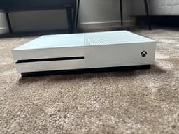 Xbox One S – konsol + kablar,  utan kontroll