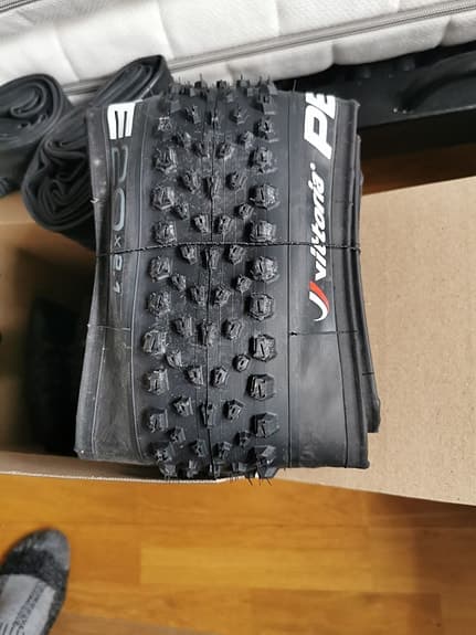 2x nya Vittoria MTB-däck + slang
