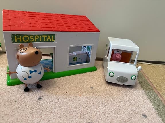 Peppa Pig sjukhus lekset med ambulans och figurer