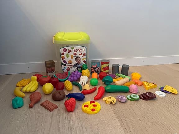 Lekset plastmat leksaksmat frukter grönsaker och matvaror