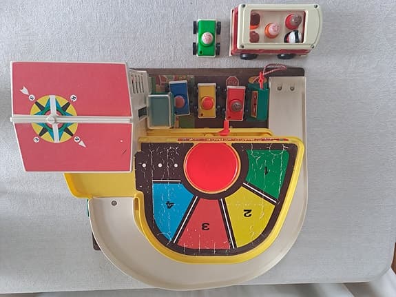 Fisher & Price Service Center och Buss från 70-talet nu + extra delar