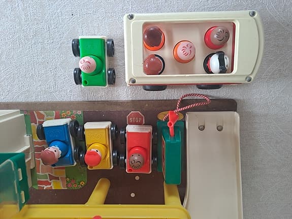 Fisher & Price Service Center och Buss från 70-talet nu + extra delar