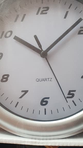 Väggklocka QUARTZ (Ny) klocka