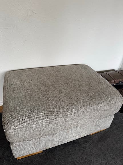L-soffa samt puff till salu