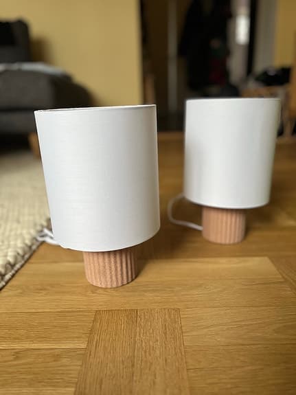 Bordslampor från Kave Home i keramik med terracotta-finish