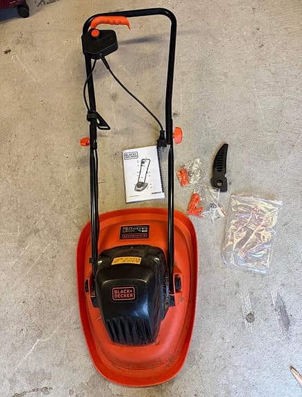 Black & Decker gräsklippare grästrimmer med flytande klippdäck
