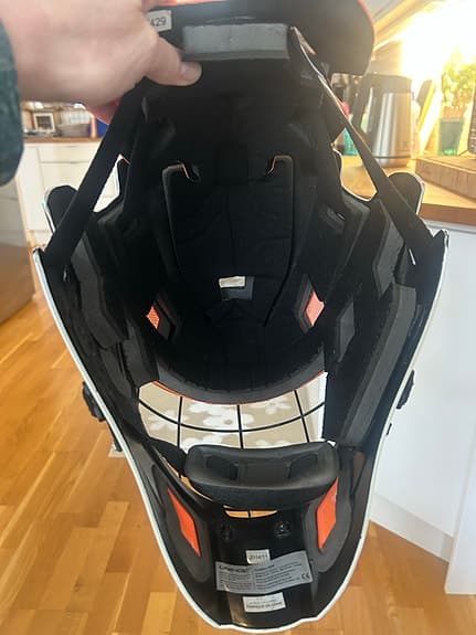 Unihoc målvaktshjälm innebandy vit orange